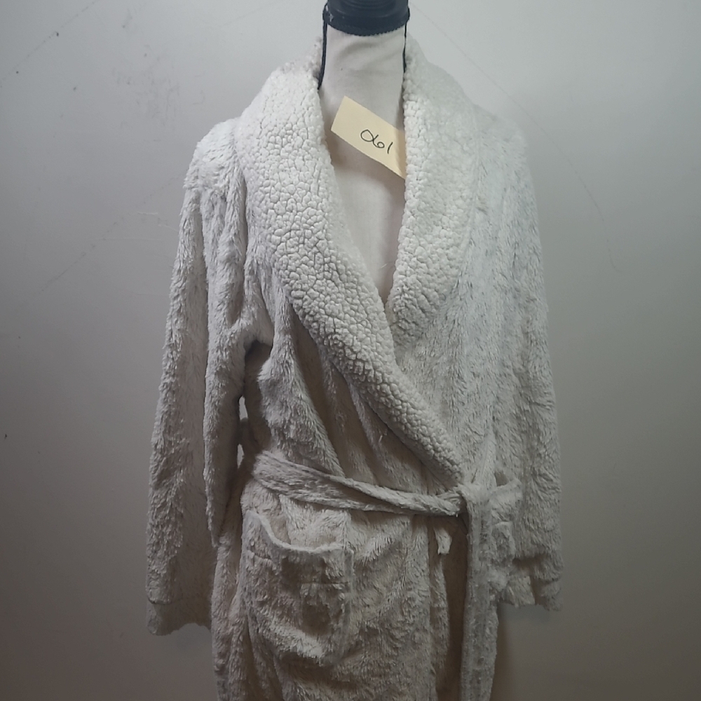 Stars Above Plush Cream Robe - Picture 8 of 9